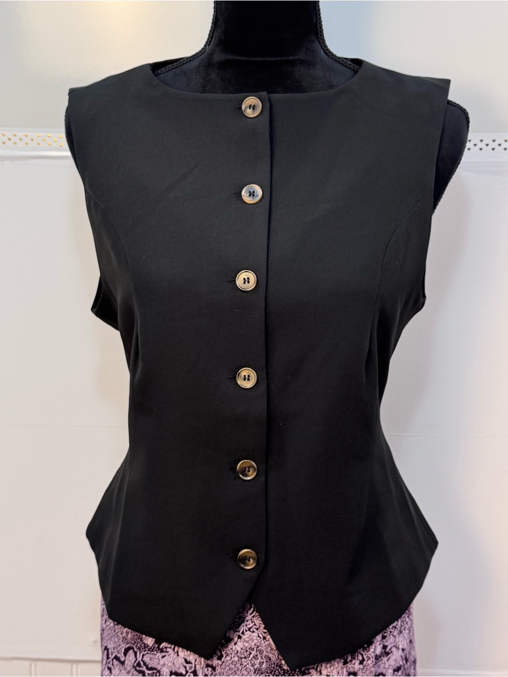 Needii Black Sleeveless Button Front Vest Waistcoat Career Chic Size Large
